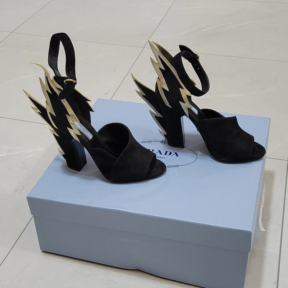 Prada - Picture 6 of 10